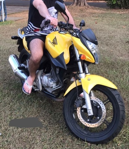 VENDO HONDA CB 300