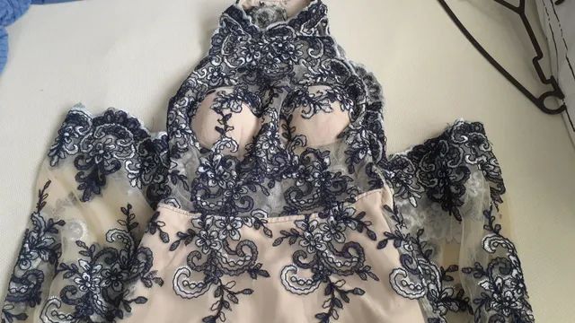 Vestido de festa, tamanho P, Bordado e com tule