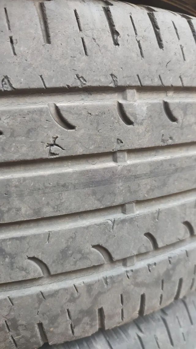 PNEUS GOODYEAR 215/60/17 - Foto 4
