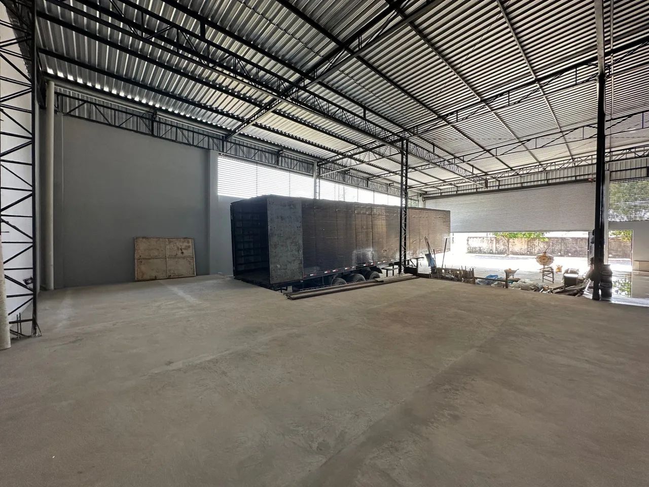 Galpão com 900m², escritório e 2 docas próximo da Av das Torres - Flores - Foto 5