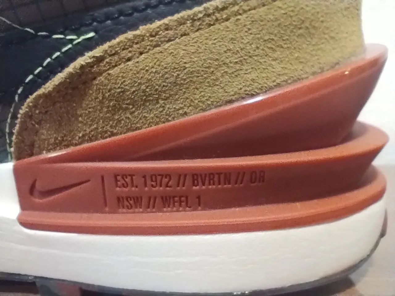 Nike Waffle One SE Golden Moss 42 - Foto 4