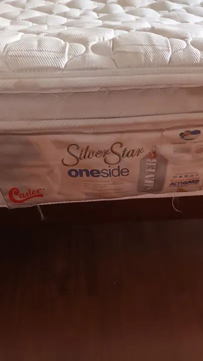 Cama de casal em madeira cerejeira com colchão de molas ensacadas marca Castor - Foto 4