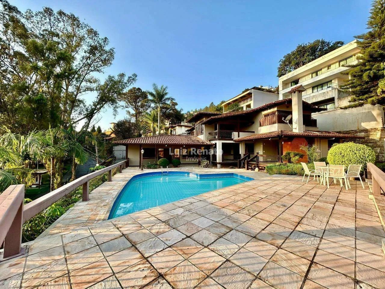 Casa á venda no bairro Mangabeiras