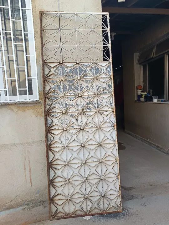 BAIXA DE PREÇO!!! Portão de ferro com design clássico - MEDIDA: 0,79 x 2,24