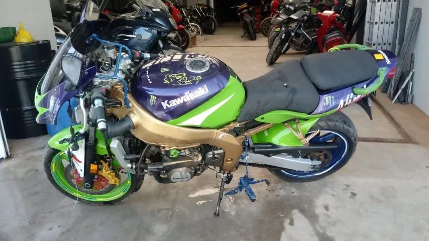 Sucata de moto para retirada de peças Kawasaki Zx6 1998 1999
