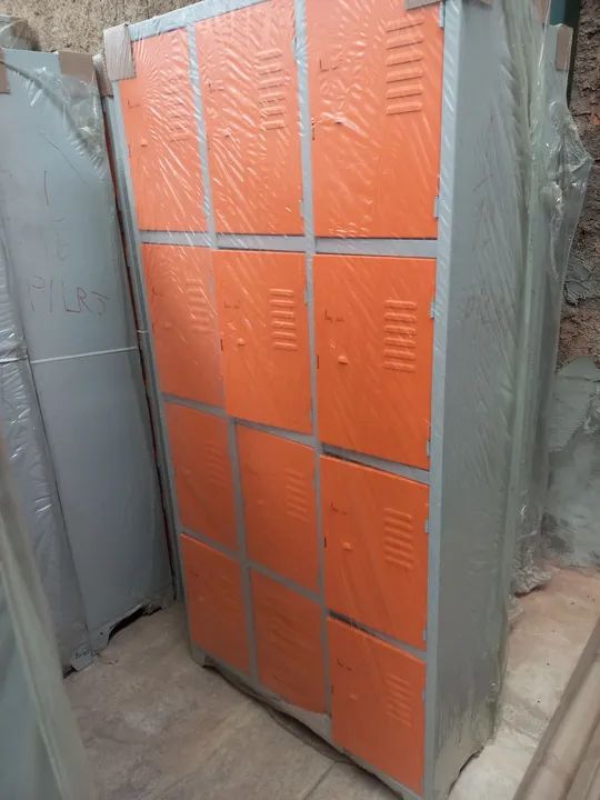 Roupeiro 12 portas 