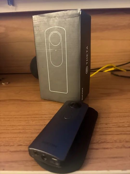 Câmera 360° RICOH THETA Ricoh theta v 360 4k aceito trocas e cartão - Foto 3