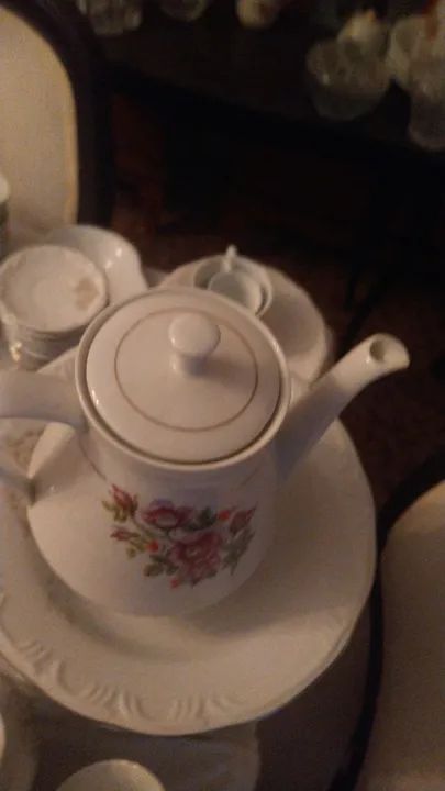 Lindo bule para chá,café ,leite chocolate etc em porcelana Schmidt com lindos arranjos  - Foto 3