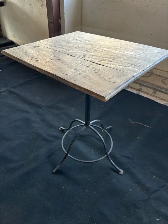 Mesa bistrô de madeira com base em ferro - Foto 4