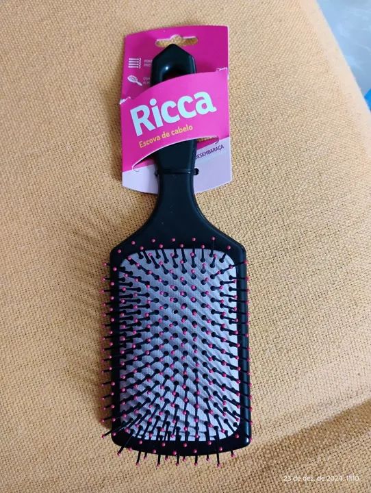 Escova de cabelo Ricca - Desembaraça e deixa o cabelo brilhante