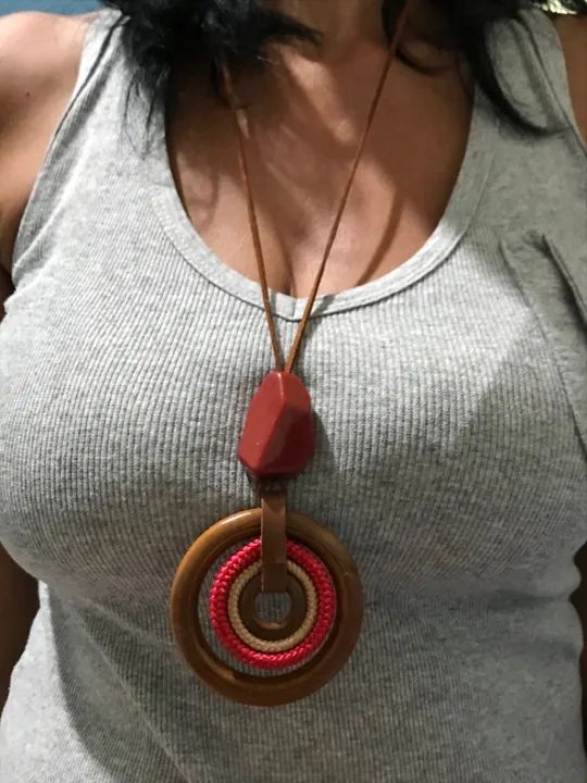 Colar vermelho