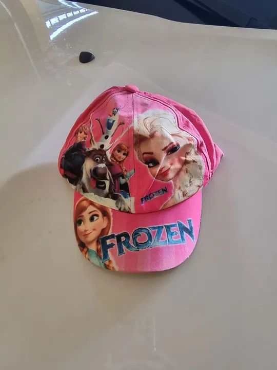 Boné infantil Frozen em Samambaia Sul 