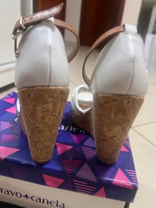 Sandália plataforma branca Cravo & Canela 36 - Foto 5