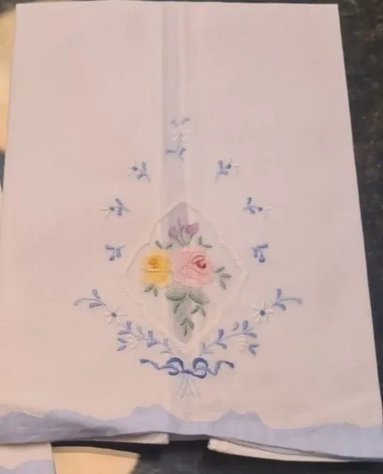 Jogo toalhas de lavabo em cambraia bordado Ilha da Madeira