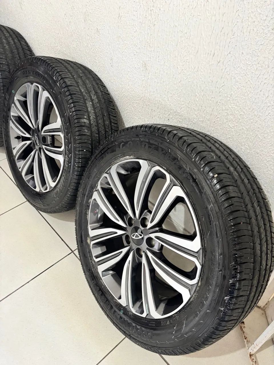 Jogo de rodas Tiggo 8 Pneus Goodyear 235/55R18 R$4.000,00 - Foto 3