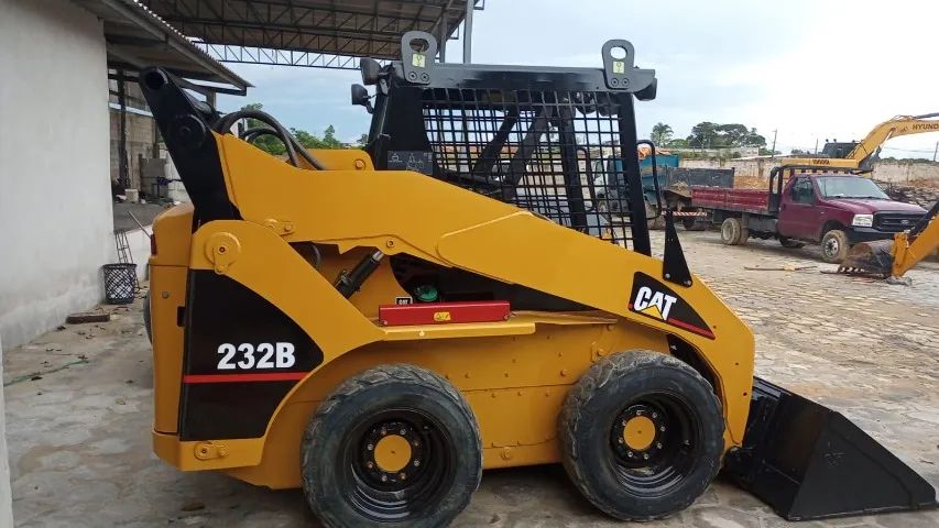 Mini Carregadeira Caterpillar 232B