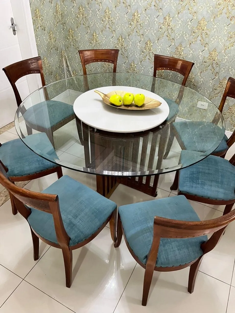 Mesa de jantar em vidro e madeira