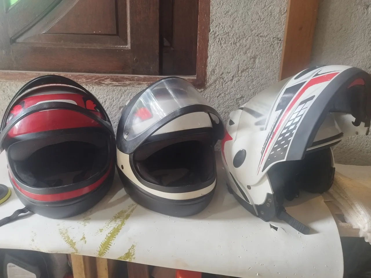 3 Capacetes de Moto - Taurus e samarino, faço troca