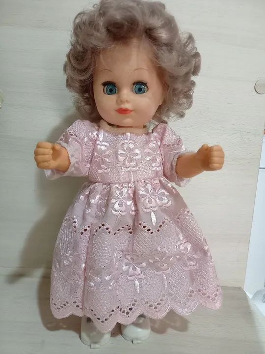 Boneca musical antiga.
