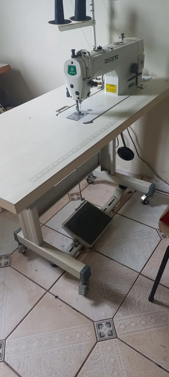 Máquina de costura industrial ZOJE