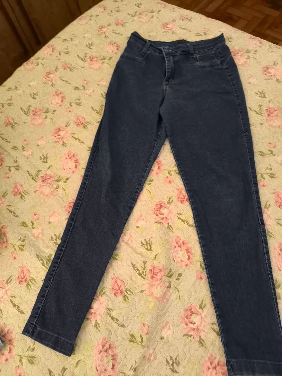 Calça jeans semi nova tamanho 42 - Foto 2