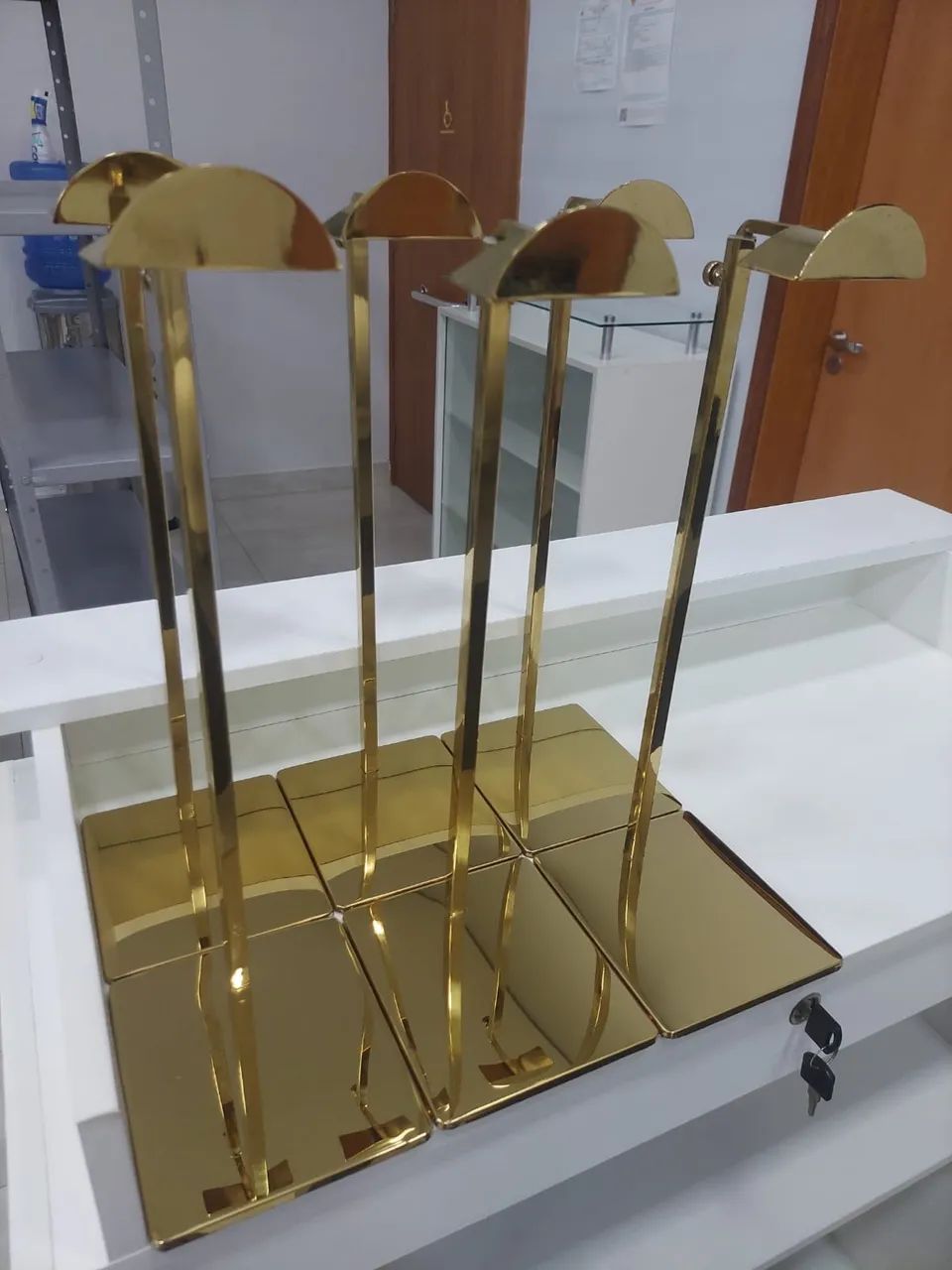 Suporte de metal dourado para bolsas  - Foto 6