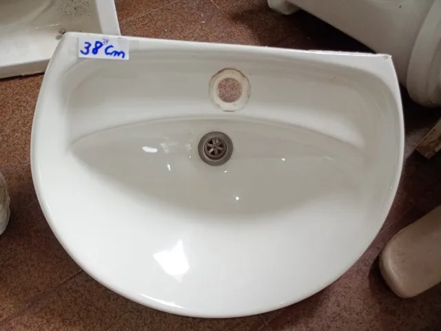 Pias e vasos usados 80,00 cada