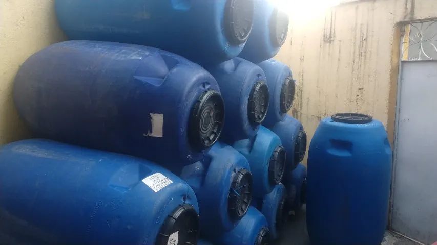 Promoção de Bombona, são Bombonas, Galões, Tambores, Barris, Tonéis 240 litros com tampa - Foto 3
