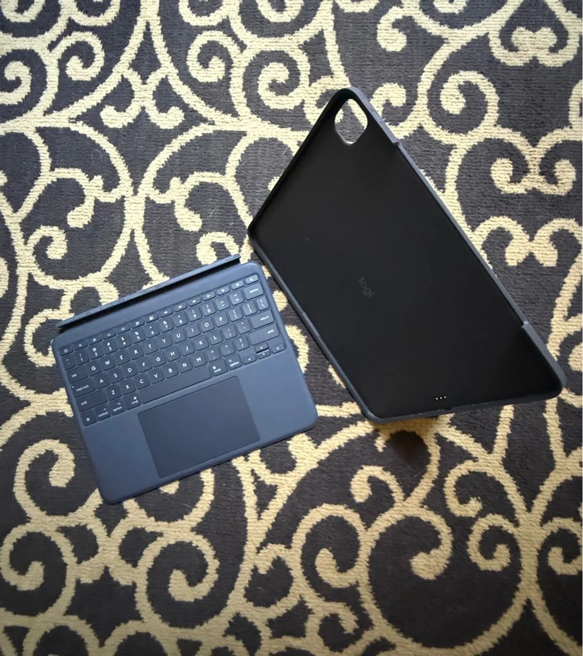 Combo Touch Logitch - Capa e Teclado IPad M4 - 13 polegadas - Foto 2
