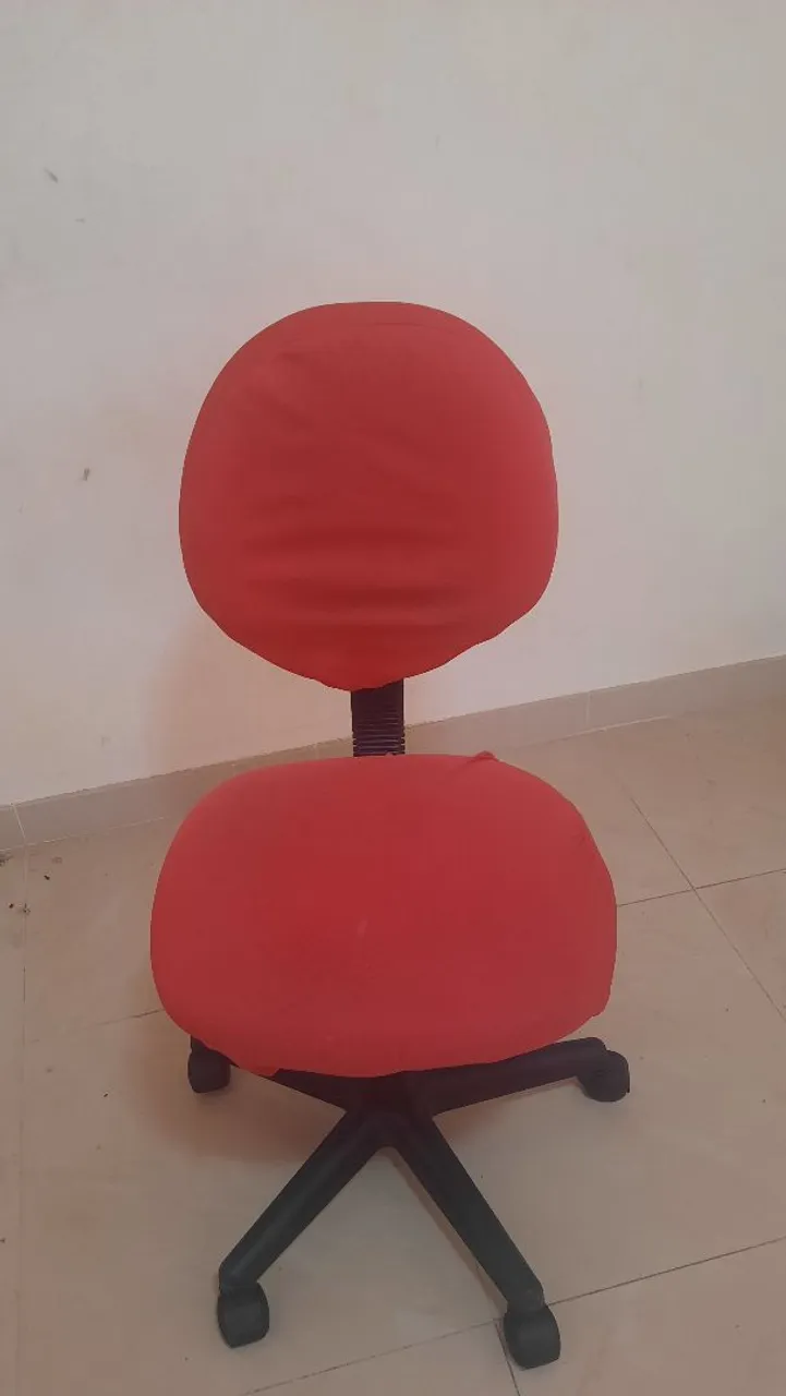 Cadeira giratória rosa