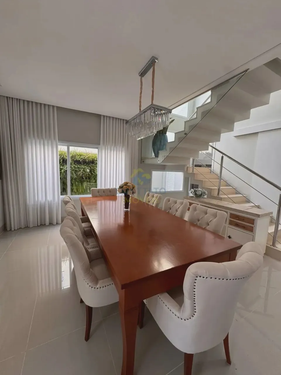 Sobrado para locação, sala de cinema, varanda com pergolado, 3 suítes 1 máster condominio