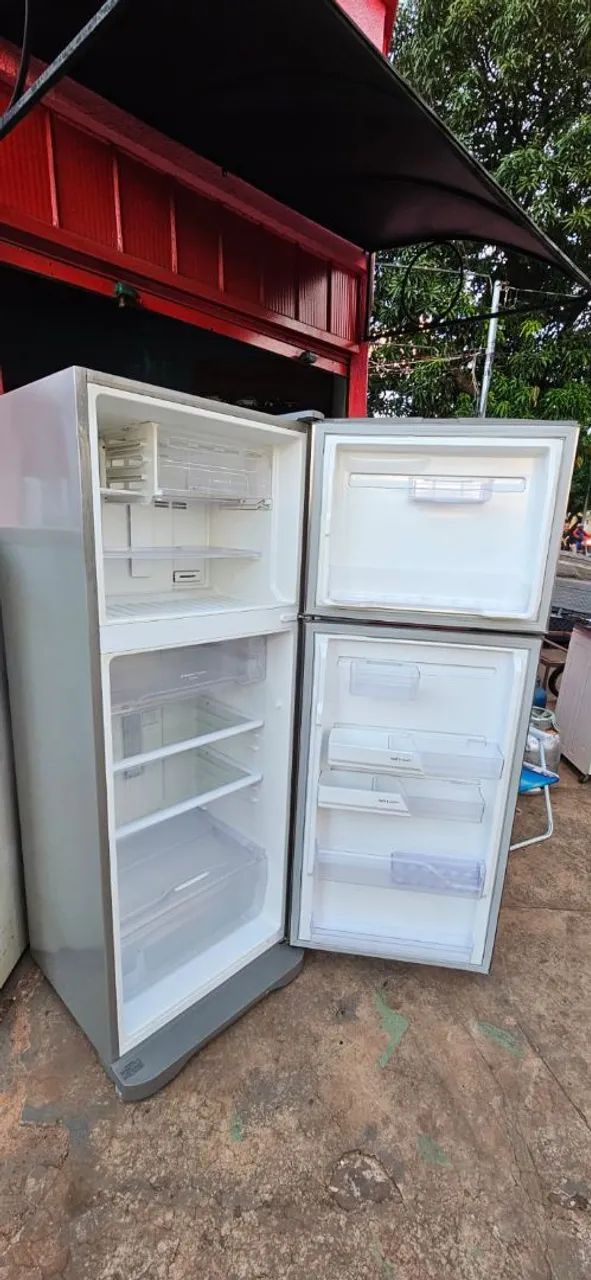 geladeira Electrolux inox TF51X 433l frost free gelando perfeitamente usada marcas de uso - Foto 4