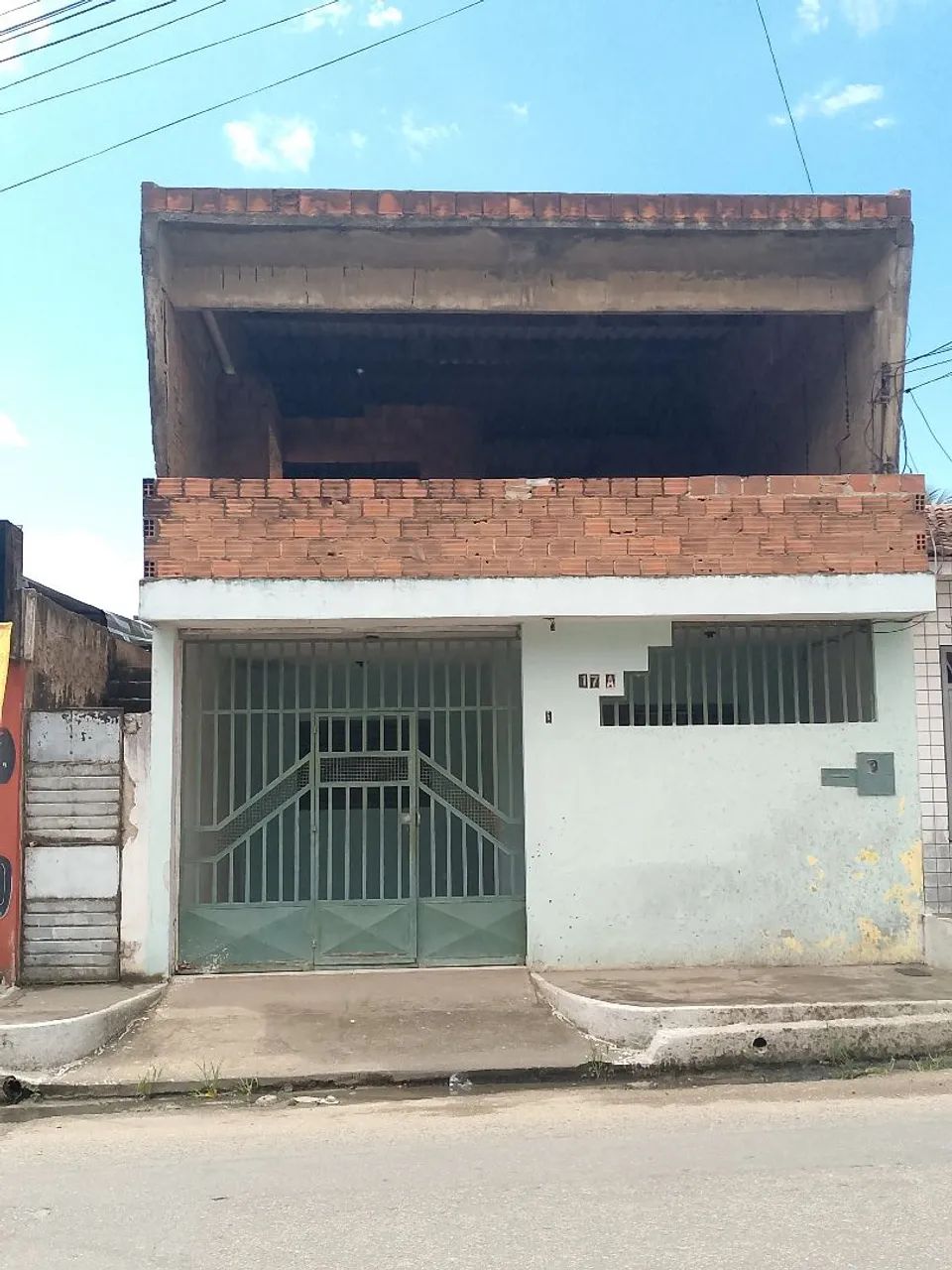Vendo uma casa primeiro andar no bairro de santa Lúcia 