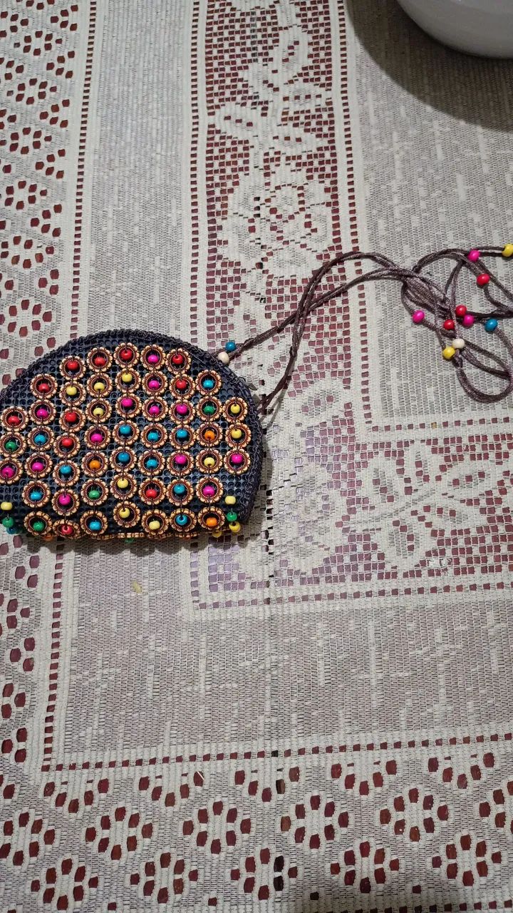 Linda Bolsa com Miçangas Coloridas 