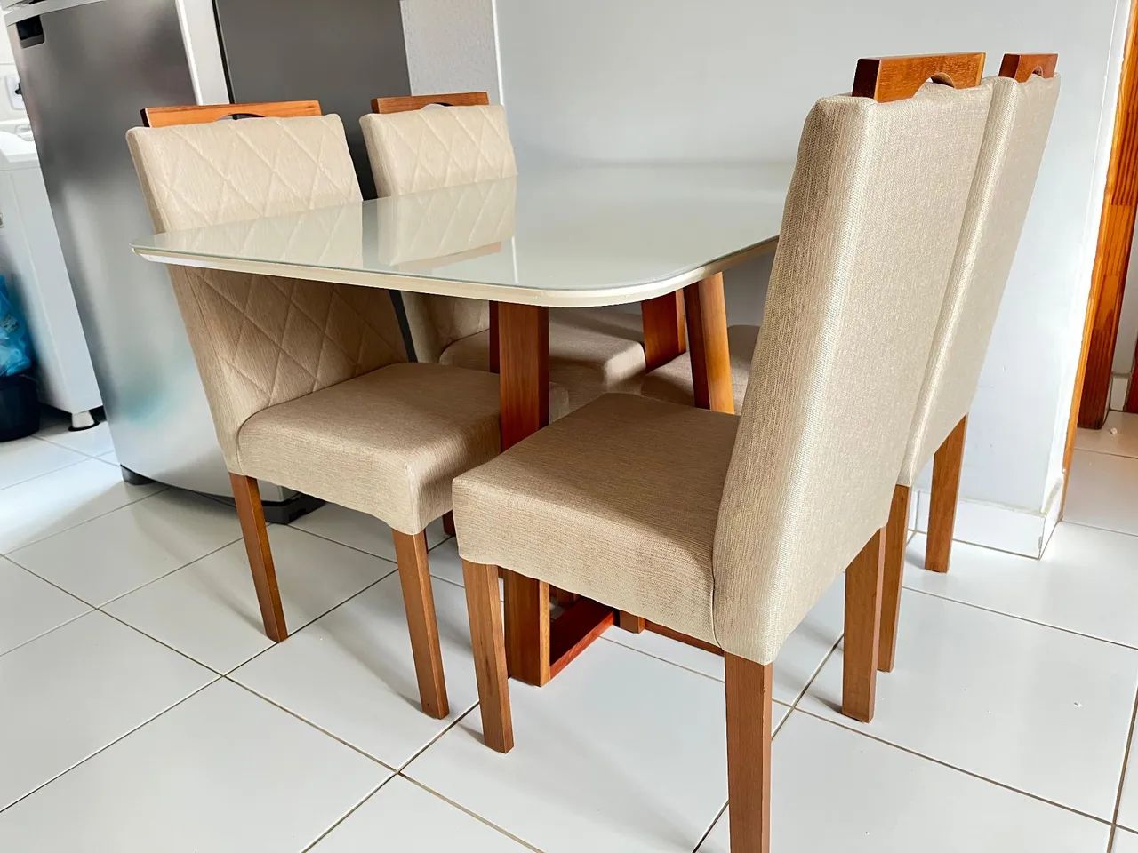 Mesa nova com cadeiras de madeira a pronta entrega  - Foto 4