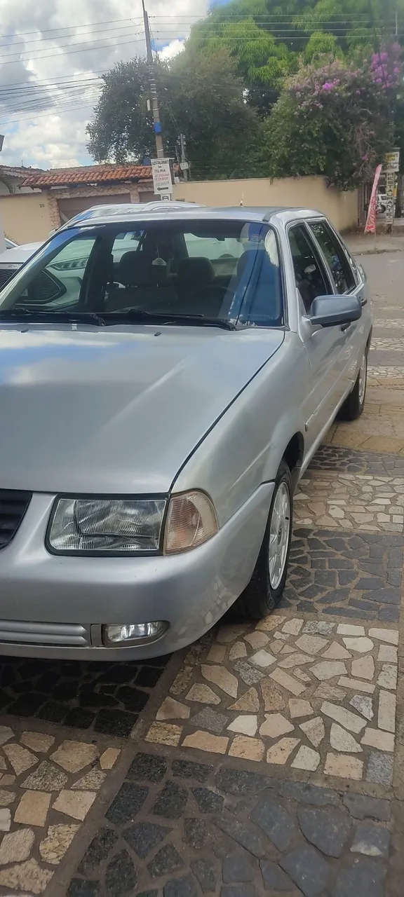 Santana prata 2002/2002 muito conservado