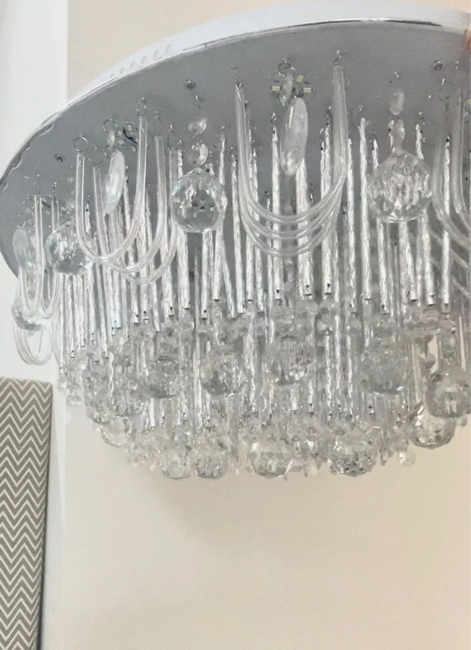 Lustre de Cristal Elegante e Sofisticado