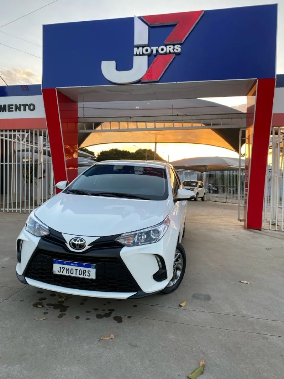 Toyota YARIS XS 2023/24 carro extremamente novo 