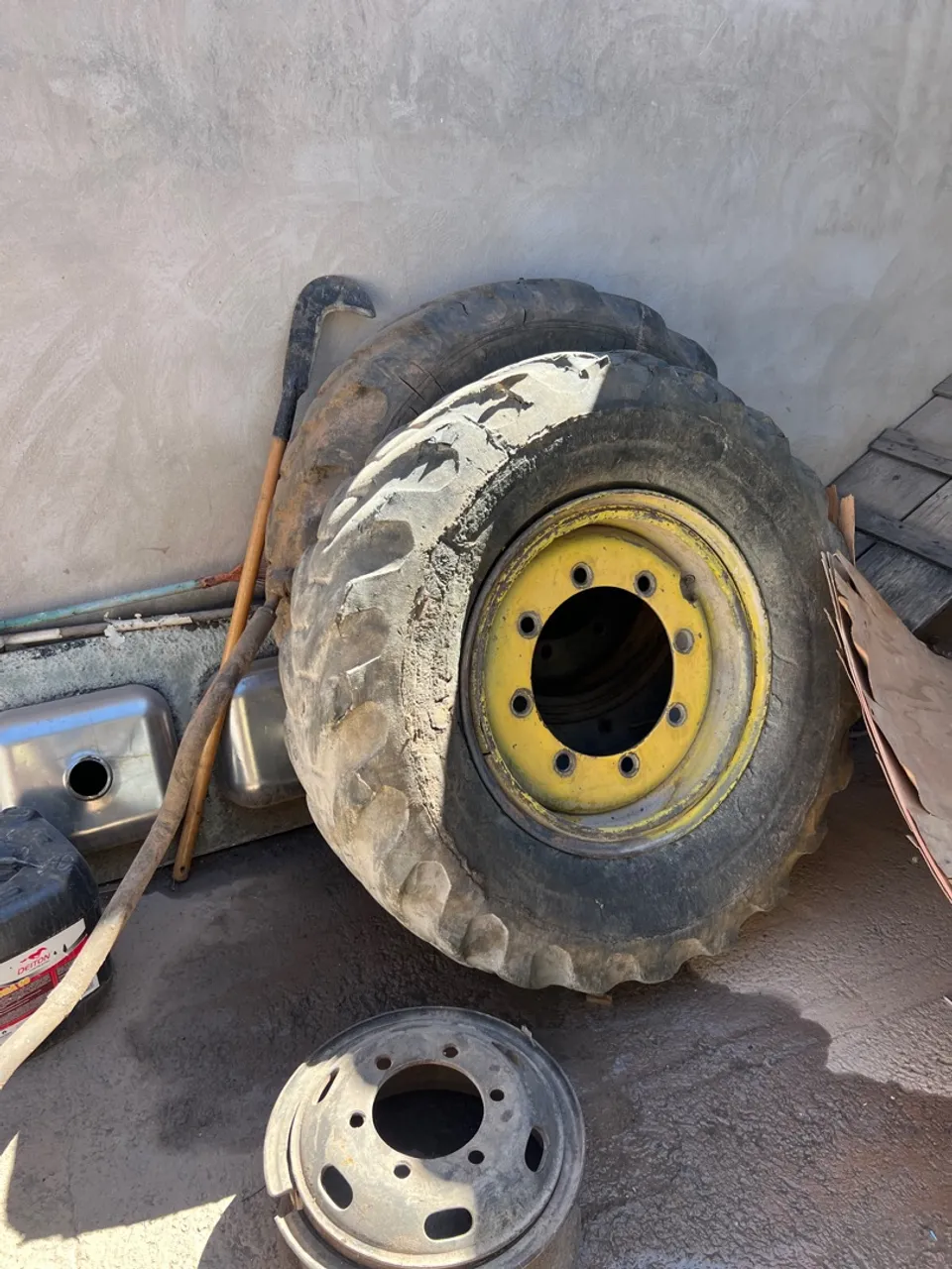 Pneus com rodas para retroescavadeira, pá carregadeira moto niveladora