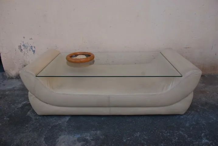 mesa centro corino e vidro anos 80 revisteiro linda peça - Foto 5