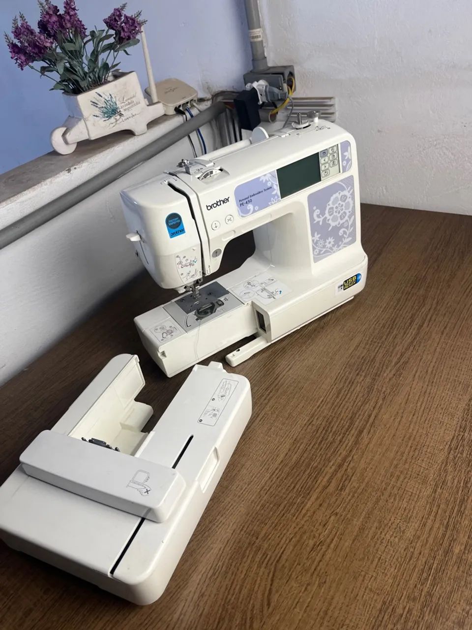 Máquina de Costurar Brother PE-450 + Curso de Matriz + Transformador!