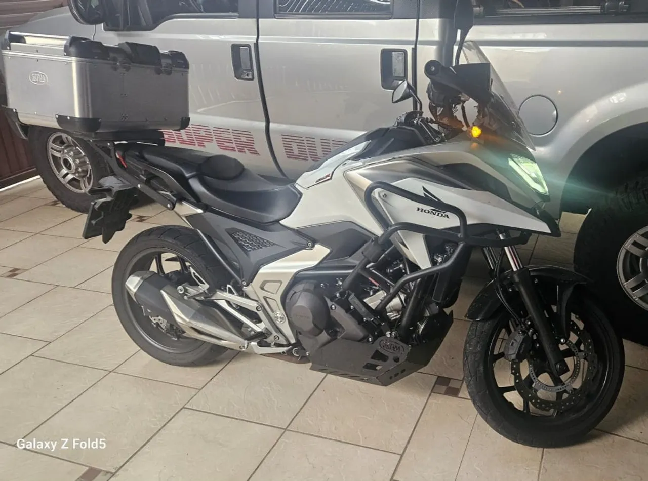 Vendo moto KM Baixo!