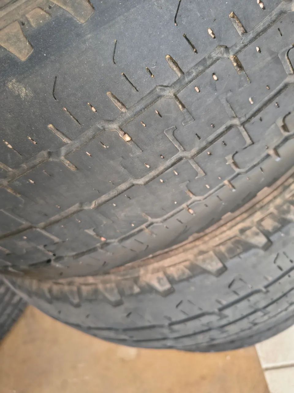 Pneu 225/65/16C - Foto 2