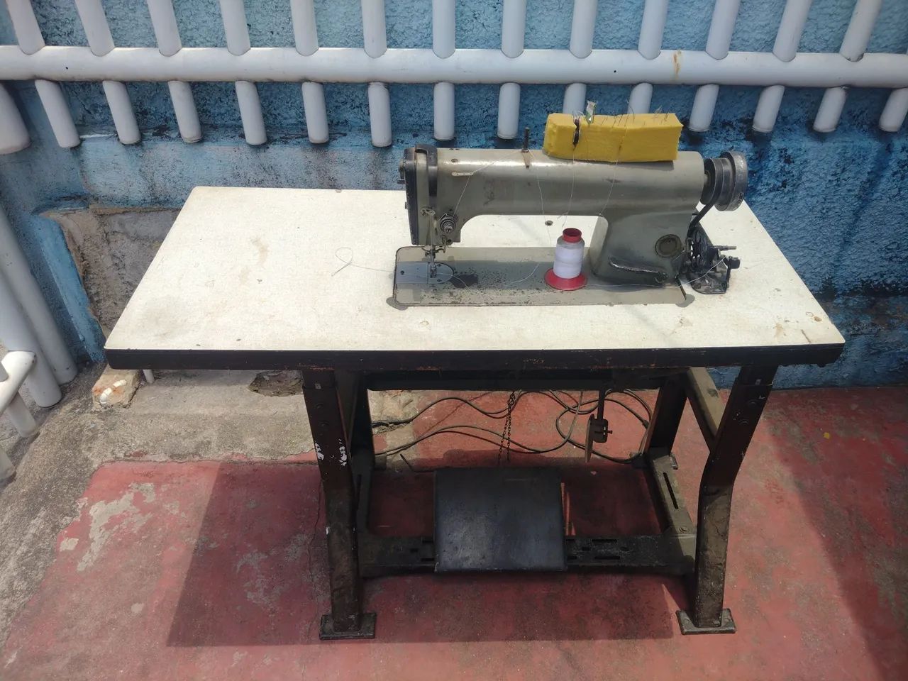 Máquina de costura industrial marca pfaff - Foto 2