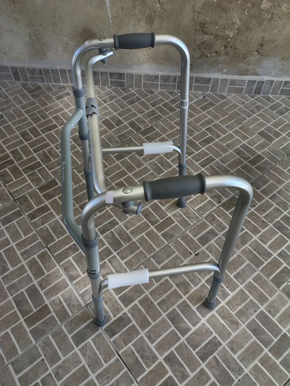 Andador em alumínio novo sem uso - Foto 4