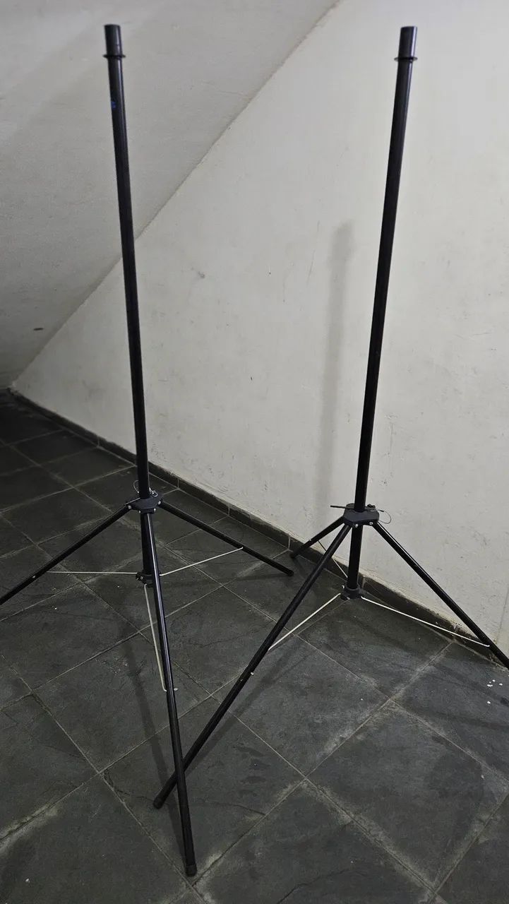2 Pedestais para Caixas de Som ativa e passivamente (Usada) | Par de Tripés - Foto 3