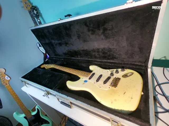 Case retangular para guitarra strato