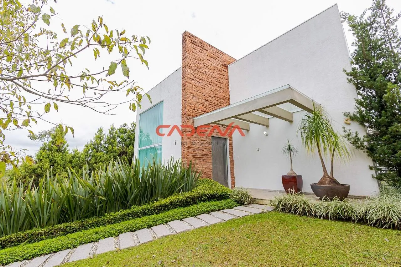 Casa em condomínio fechado com 4 suítes e 4 vagas para aluguel no Campo Comprido