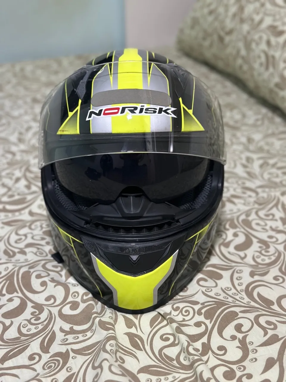 Capacete NORISK Preto e Amarelo - tam 61