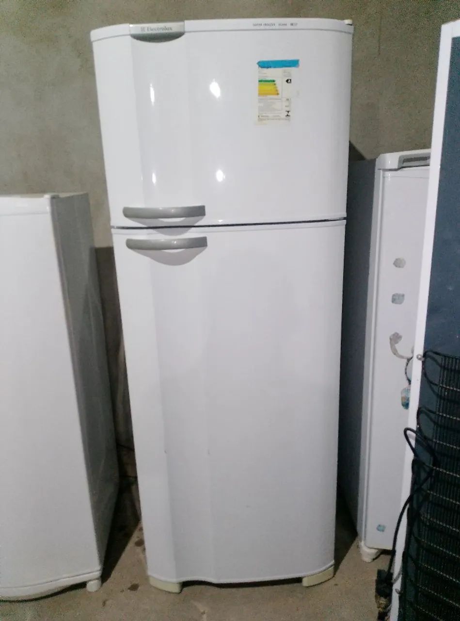 Vendo geladeira Electrolux DC49 490 litros degelo gelando bem motor original gelando bem  - Foto 3